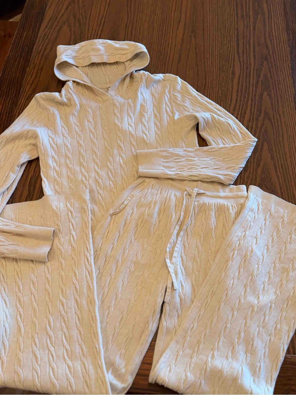 Uniqlo’s Cream Cable-Knit Hooded Woman’s  Set